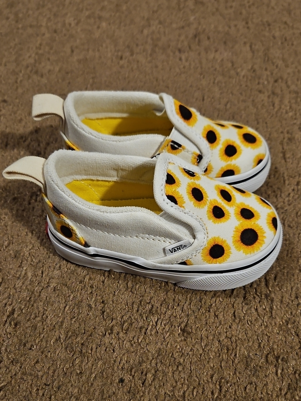Vans Toddler Girls Slip-On Sneakers in White with Yellow Sunflower Print